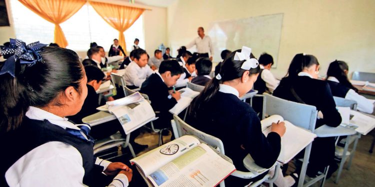En Puebla, el gobierno busca tomar el control de escuelas privadas para reducir colegiaturas