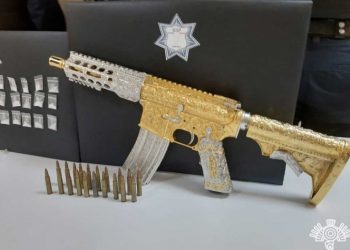 Con rifle AR-15 de oro y diamantes, cae integrante de ‘Las Bigotonas’