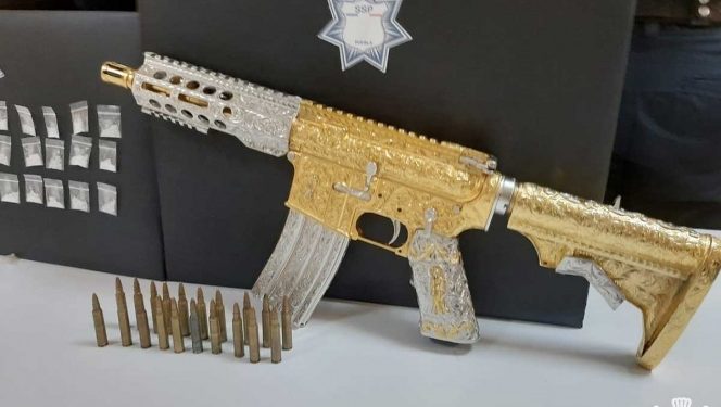 Con rifle AR-15 de oro y diamantes, cae integrante de ‘Las Bigotonas’