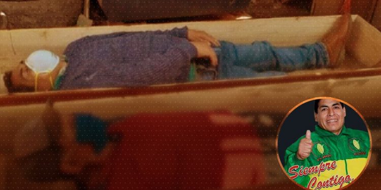 En Perú, un alcalde finge estar muerto en ataúd para no ser detenido por violar toque de queda