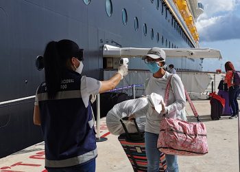 Repatrían a 68 mexicanos varados en un crucero