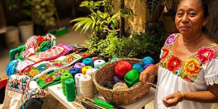 Incrementa la promoción de artesanos quintanarroenses