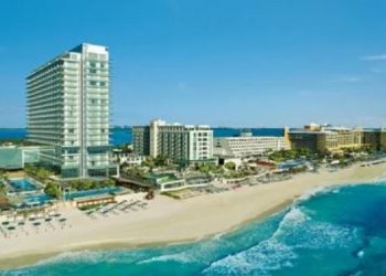 Carlos Joaquín se reúne con el sector turístico y las autoridades municipales para revisar protocolos ante el retorno a la “nueva normalidad”