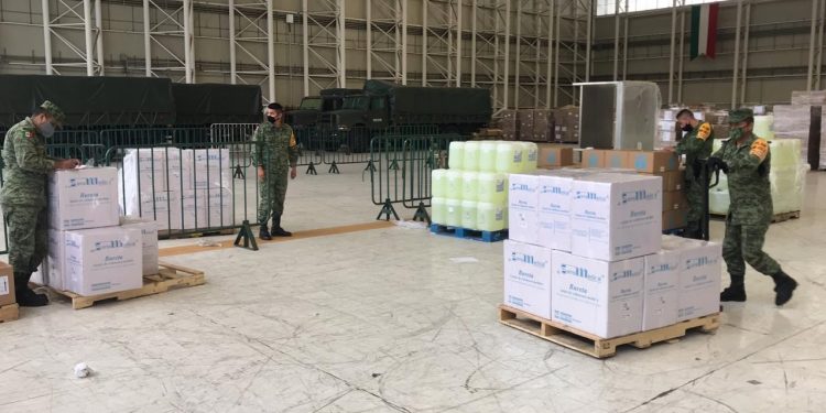 Ejército entrega material médico a hospitales Insabi y Covid-19 en QRoo