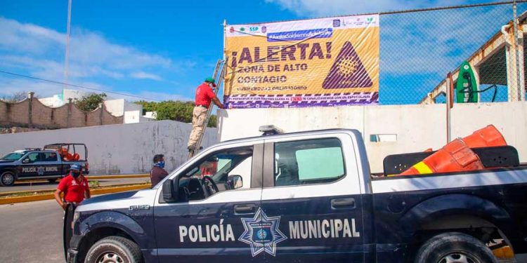 Protección Civil instala en Isla Mujeres lonas para prevenir zonas de riesgo