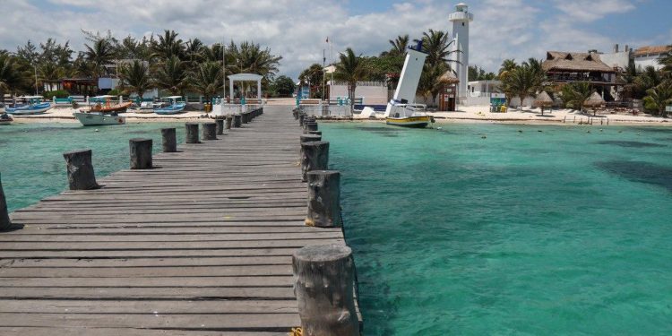 Municipios de QRoo requieren reactivar el turismo para recuperar la economía
