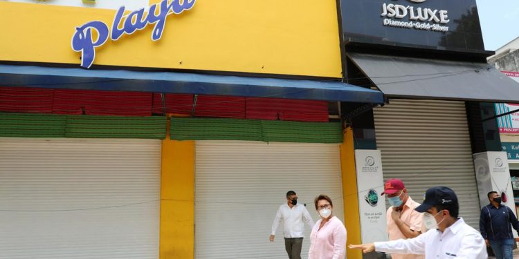 Recorren remodelación de la Quinta Avenida de Playa del Carmen