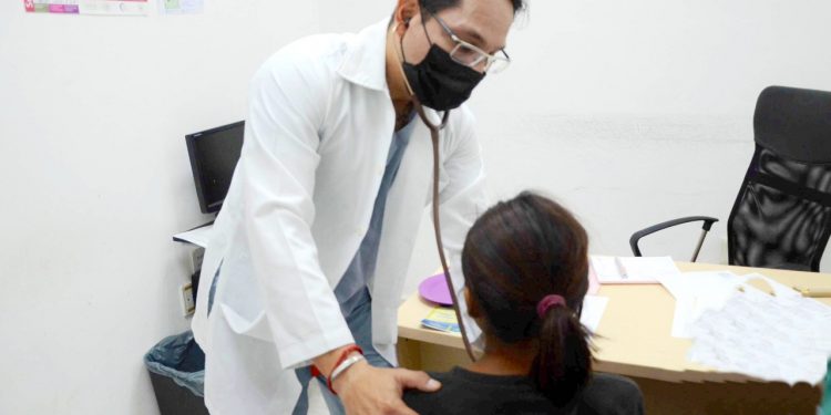 Embarazadas tienen garantizada de atención médica materna