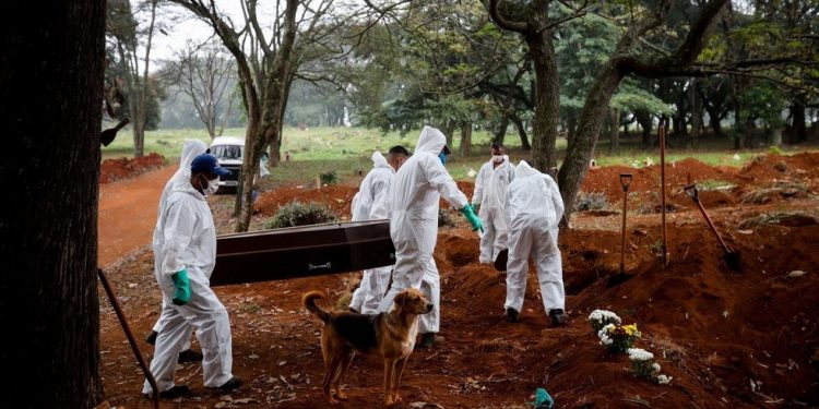 Fallecen más de mil personas en un sólo día en Brasil por Covid-19