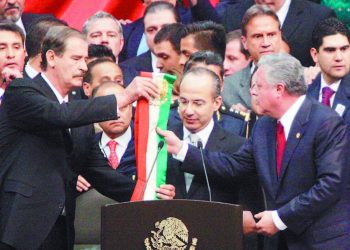 Fox me dijo que no debía meterme con el narco: Felipe Calderón