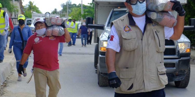 Continúa la entrega de despensas en Rancho Viejo y Francisco May