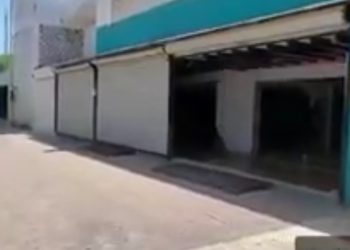 Cierran comercios en Isla Mujeres! Exigen pagos de rentas en locales comerciales