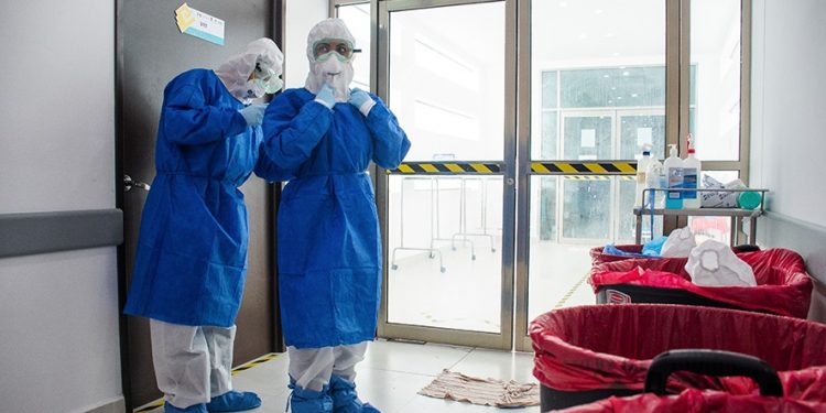 Responsable de SESA visita áreas de atención a pacientes Covid-19 en el Hospital General de Cancún