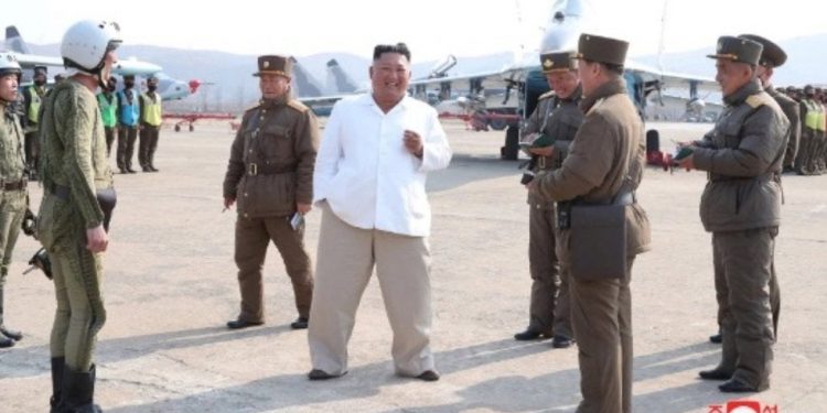 Kim Jong-un reaparece tras casi tres semanas de ausencia