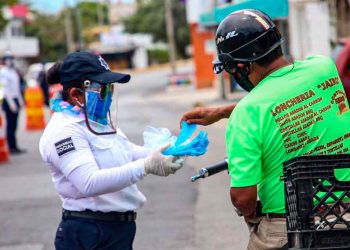 Repartidores en Isla Mujeres podrán circular solo con medidas de higiene y salud