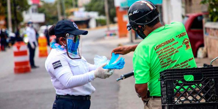 Repartidores en Isla Mujeres podrán circular solo con medidas de higiene y salud