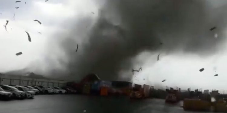Daños graves tras el paso de un tornado en Apodaca, Nuevo León