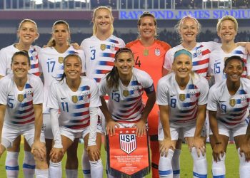 Juez rechaza que las mujeres futbolistas ganen lo mismo que los hombres