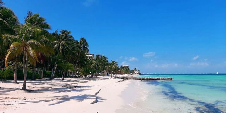 Playas de Isla Mujeres se reportan limpias y listas para el regreso a la nueva normalidad