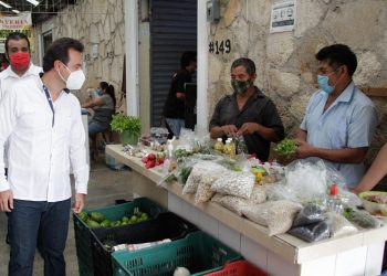 Verifican que locatarios del mercado cumplan con el protocolo de sanidad