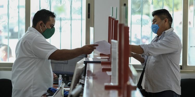 Empleos están en riesgo si la población no redobla esfuerzos ante la pandemia; cubrebocas sigue siendo obligatorio