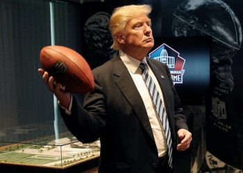 Donald Trump no verá los juegos de la NFL…a menos que no se arrodillen durante el himno