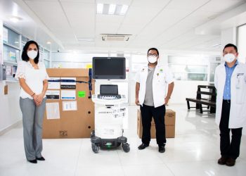 Entregan 11 ultrasonidos portátiles para hospitales de QRoo