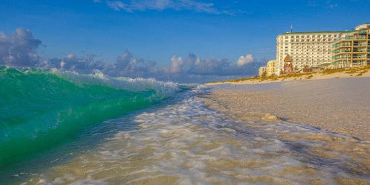 Distingue a Cancún recertificación de playas Blue Flag