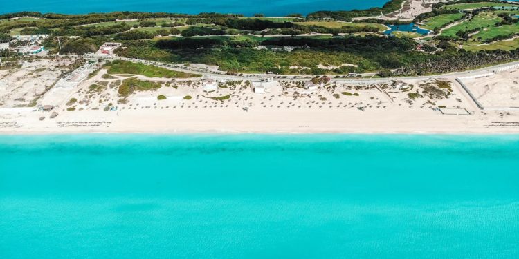 Ratifica Cabildo de BJ la defensa de playa Delfines: niegan la licencia de construcción al hotel Gran Solaris