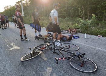 Mata chofer a ciclista y deja dos lesionados en la avenida Huayacán