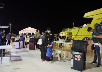 Desembarcan 269 tripulantes mexicanos, entre ellos 20 quintanarroenses, en el muelle Puerta Maya, libres de Covid-19