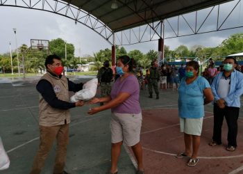Establecen un puente aéreo para atender a las familias afectadas por intensas lluvias en el Sur de QRoo