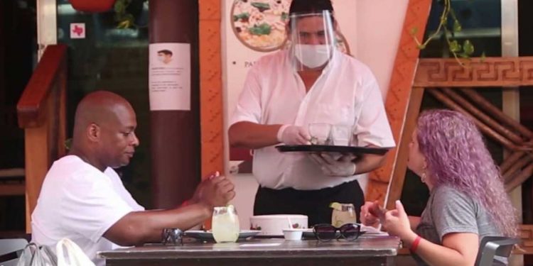 Con medidas de seguridad e higiene empiezan abrir algunos restaurantes y hoteles de Isla Mujeres