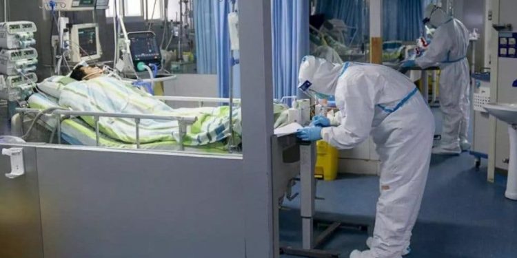 Coronavirus rebasa predicciones en México; 770 decesos ayer