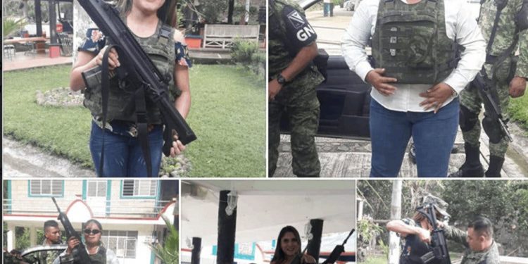 Funcionaria de Veracruz posa con armas y equipo táctico de la Guardia Nacional (foto)
