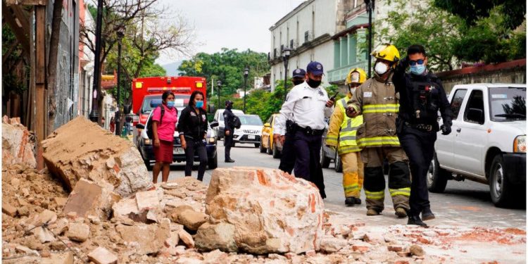 Murat informa que suman 7 muertos tras sismo de 7.5 grados en Oaxaca