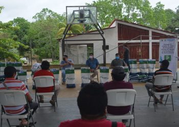 Entregan mil 298 bolsas de maíz espequero a productores del sur del Estado