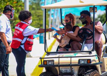 Concientizan al uso del cubrebocas, tanto a isleños como turistas
