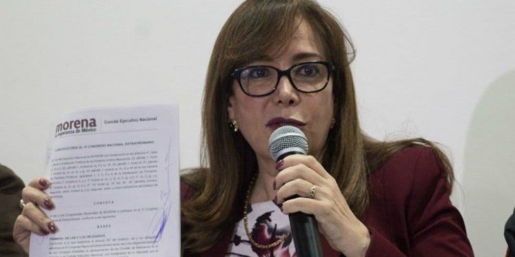 Morena presenta denuncia ante FGR contra Yeidckol