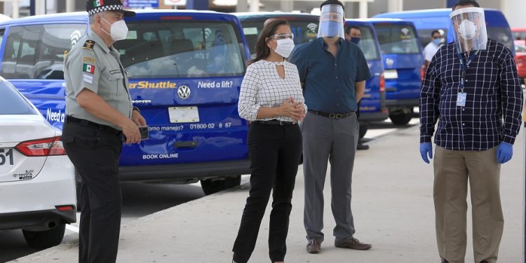 Mantienen vigilancia sanitaria en transporte de pasajeros en el AIC