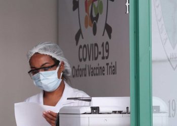 Vacuna contra covid-19 de AstraZeneca y Oxford da resultados positivos