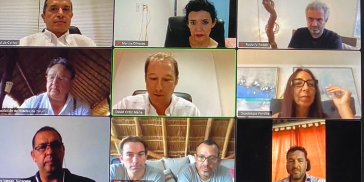 Carlos Joaquín se reúne con empresarios para revisar estrategias de recuperación económica