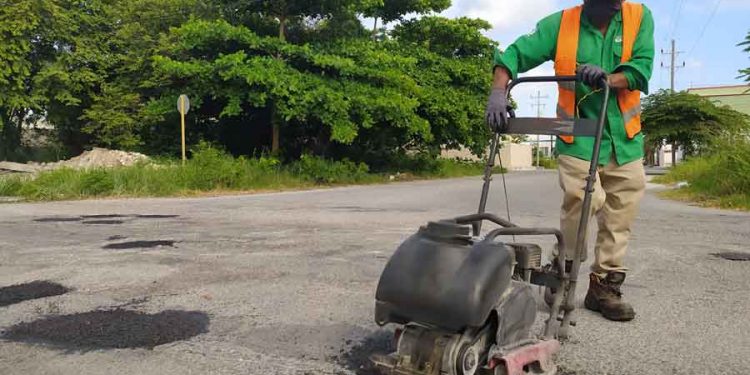 Continúa Servicios Públicos trabajando en favor de las familias cozumeleñas