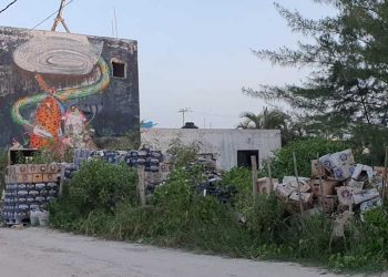 Predio abandonado en Holbox, un foco de infección frente al centro de salud