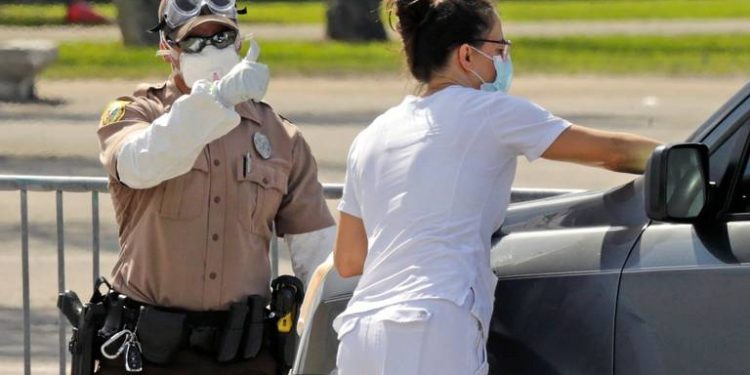 Alcalde de Miami-Dade en Florida ordena toque de queda y cierra algunos negocios