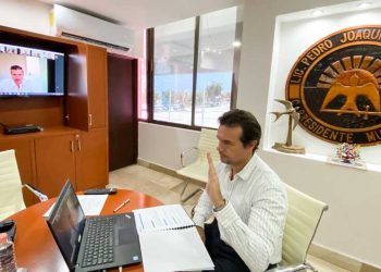 Presenta Carlos Joaquín iniciativas ante el Congreso del Estado