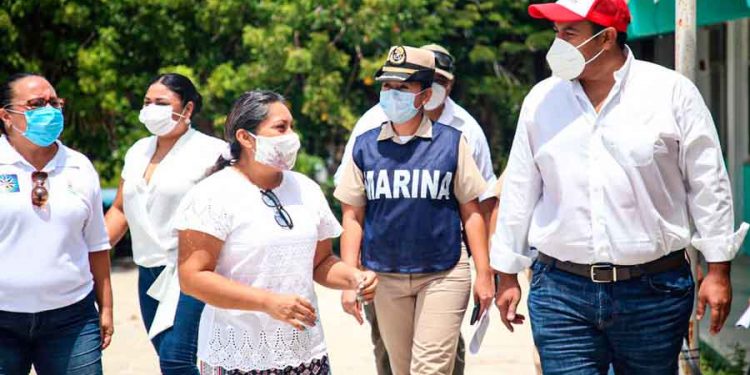 Supervisa Juan Carrillo refugios temporales en Isla Mujeres