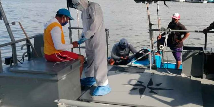 Rescatan a tres pescadores de Yucatán a 22 millas de progreso Yucatán