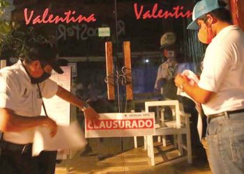 Clausuran restaurante en Isla Mujeres tras operativo para verificar medidas de salud