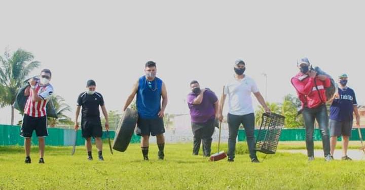 Continúan en Isla Mujeres las tareas de limpieza en espacios deportivos